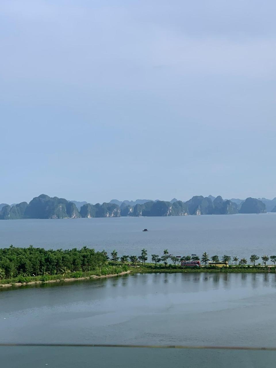 Sunday Premium Apartment Hạ Long Exterior foto